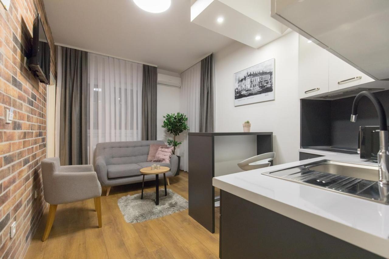 Apartmani I Sobe Pejacevic オシエク エクステリア 写真