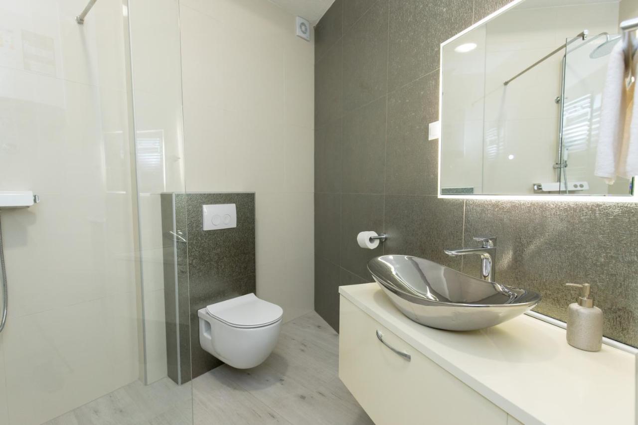 Apartmani I Sobe Pejacevic オシエク エクステリア 写真