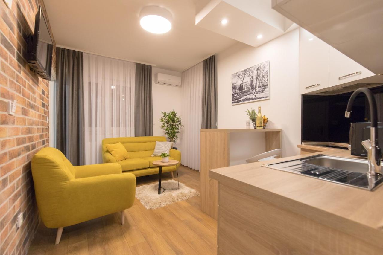 Apartmani I Sobe Pejacevic オシエク エクステリア 写真