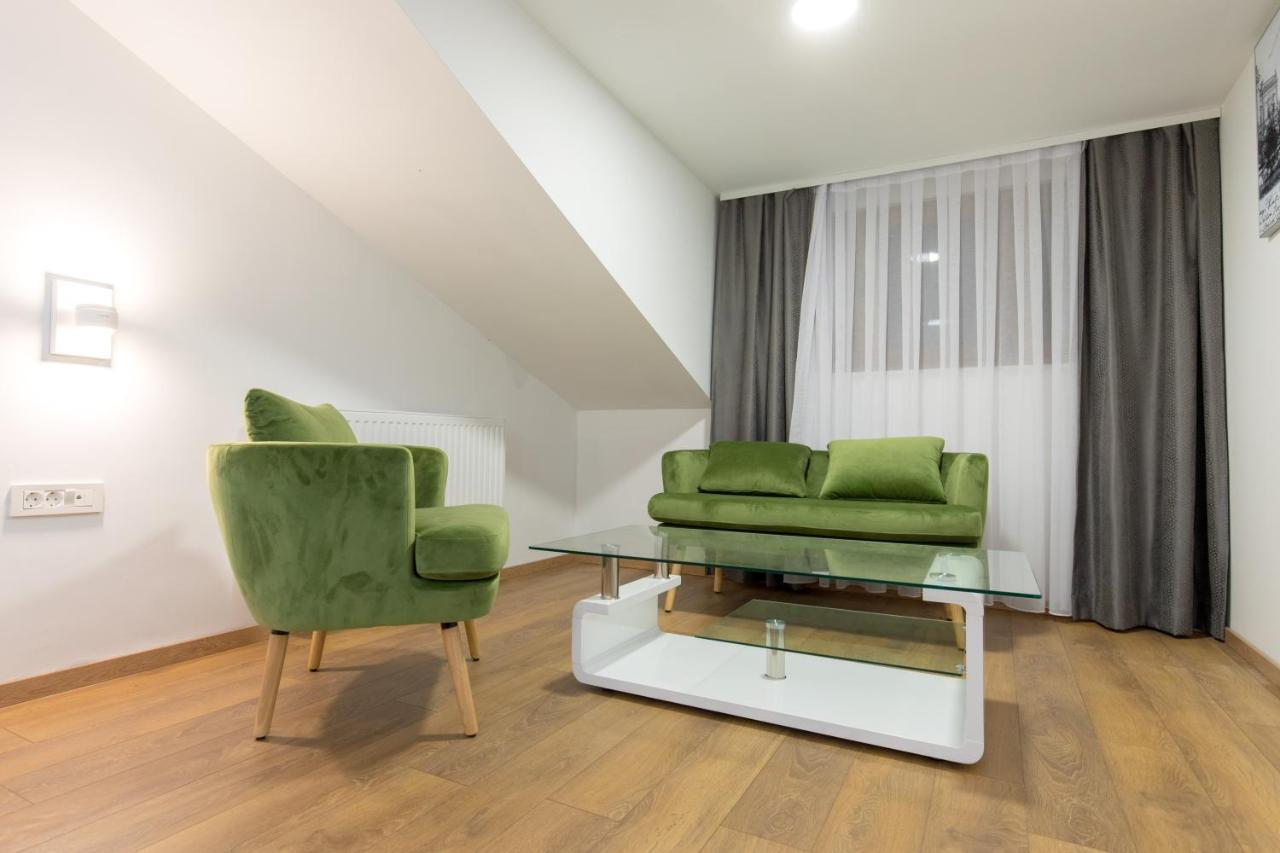 Apartmani I Sobe Pejacevic オシエク エクステリア 写真