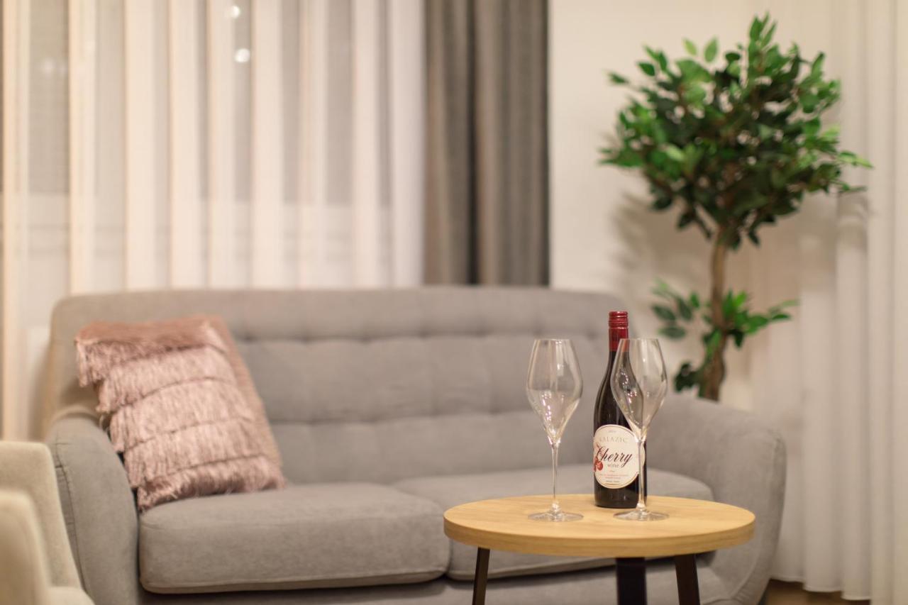 Apartmani I Sobe Pejacevic オシエク エクステリア 写真